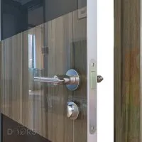 Дверь межкомнатная DO-508 Сосна глянец/стекло Черное