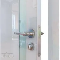 Дверь межкомнатная DO-507 Белый глянец/стекло Белое