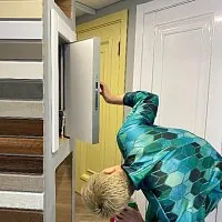 Работа выпадающего порога на шумоизоляционной двери