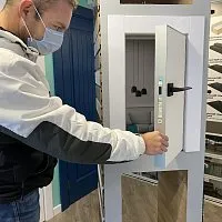 Маленькая шумоизоляционная дверь помогает понять принцип работы