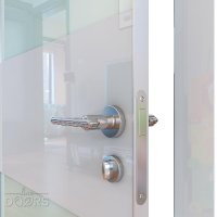 ШИ дверь DO-608 Белый глянец/стекло Белое