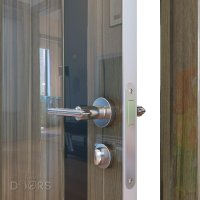 Дверь межкомнатная DO-507 Сосна глянец/стекло Черное