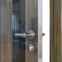 Дверь межкомнатная DO-504 Сосна глянец/стекло Черное