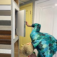 Работа выпадающего порога на шумоизоляционной двери